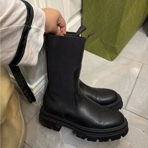 Black Chunky Chelsea Boots